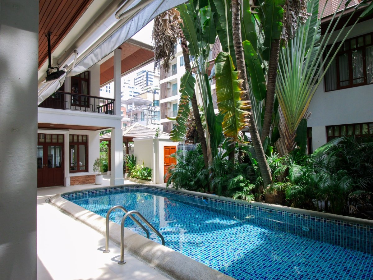 Tropical garden and pool at the Bangkok House